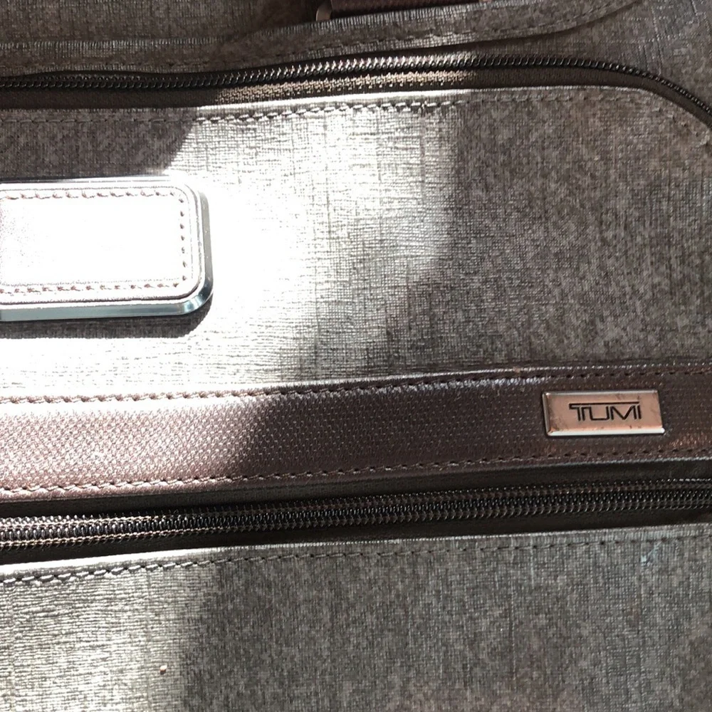 Tumi slim deluxe